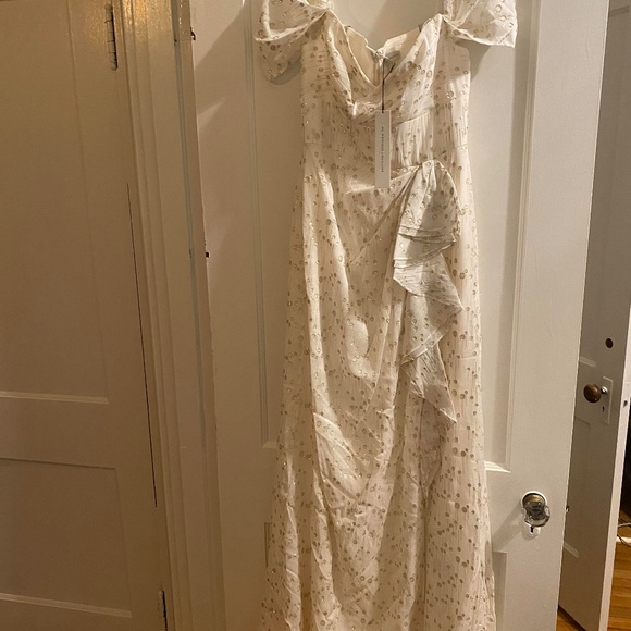 ML Monique Lhuillier Off-The-Shoulder Metallic Chiffon Gown - Picture 3 of 4